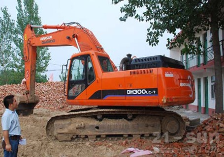斗山DH300LC-7挖掘机