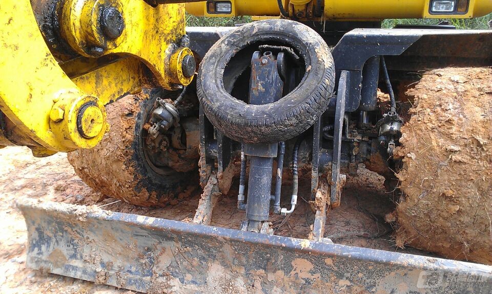 沃尔华DLS875-9A轮式挖掘机（甘蔗装载机）轮胎挖掘机外观图